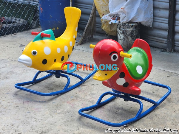 Bập bênh đơn Composite đế sắt chống lật 21 thu-bap-benh-de-cong-pl0328f (1)