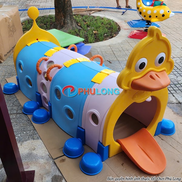 Cầu trượt hầm chui hình chú Vịt PL1302B 6 ham-chui-cau-truot-mau-moi-2025 (1)